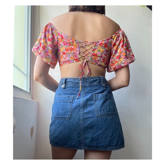 Floral Crop Top 🌺🌸💐 - Picture 2 of 5